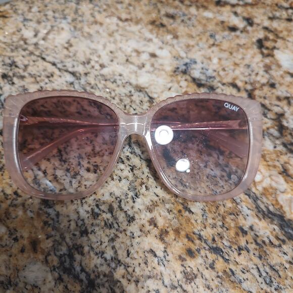 Quay Pink Oversized Sunglasses with Rose Gold Temples - Used - Picture 10 of 12
